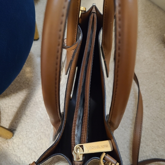 Michael Kors Brown and Cream Signature Satchel - Picture 12 of 15